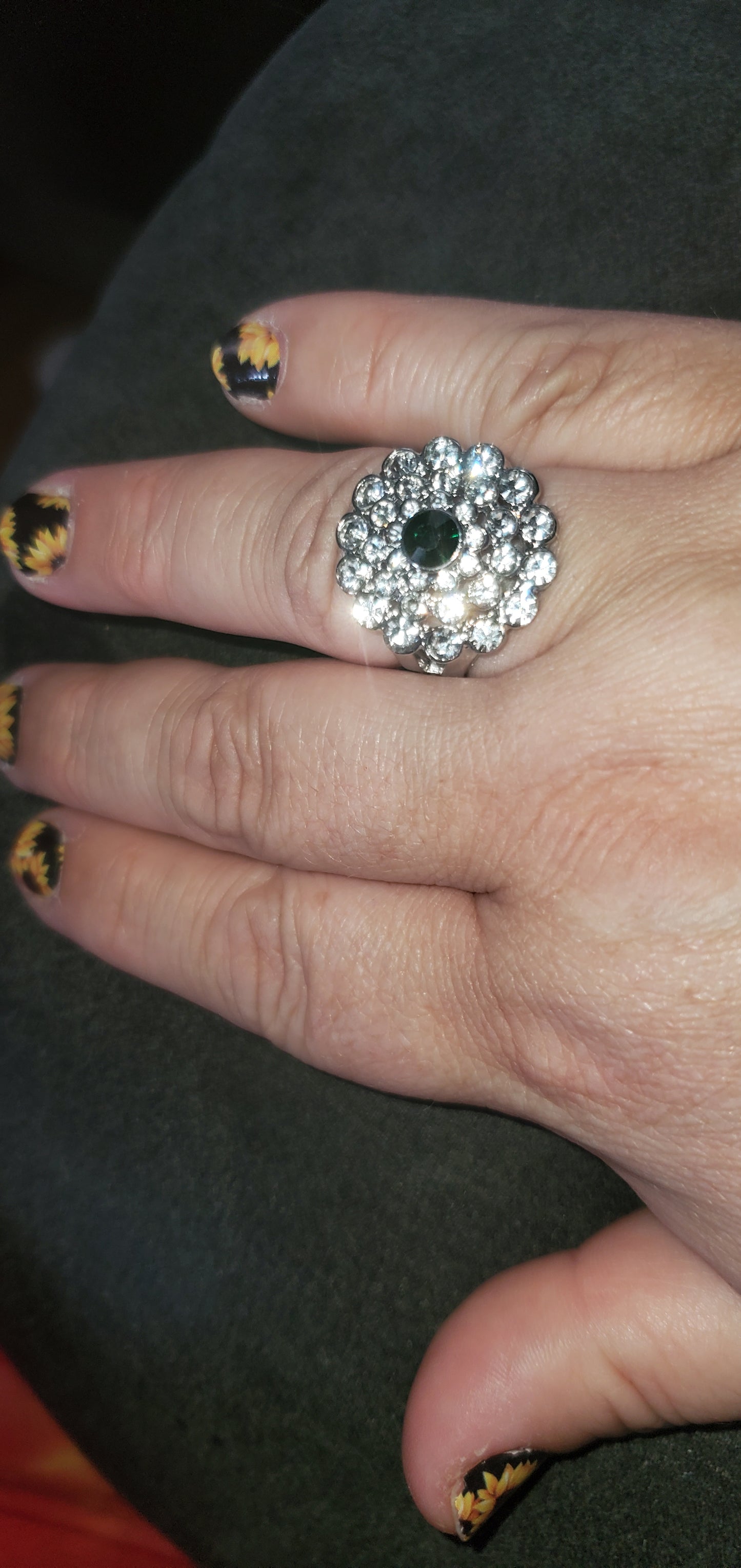 Emerald green flower short ring papa