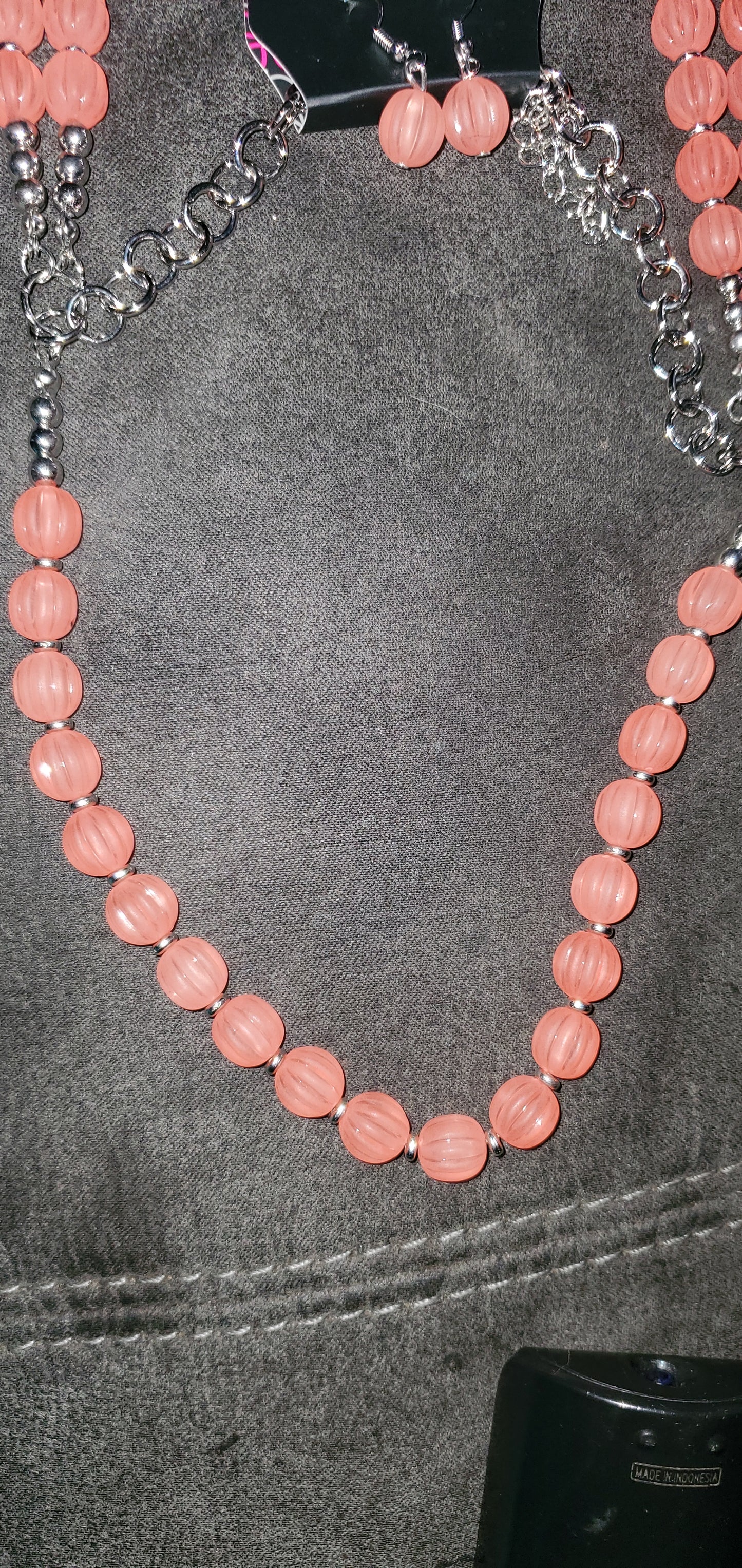 Ice orange chocker
