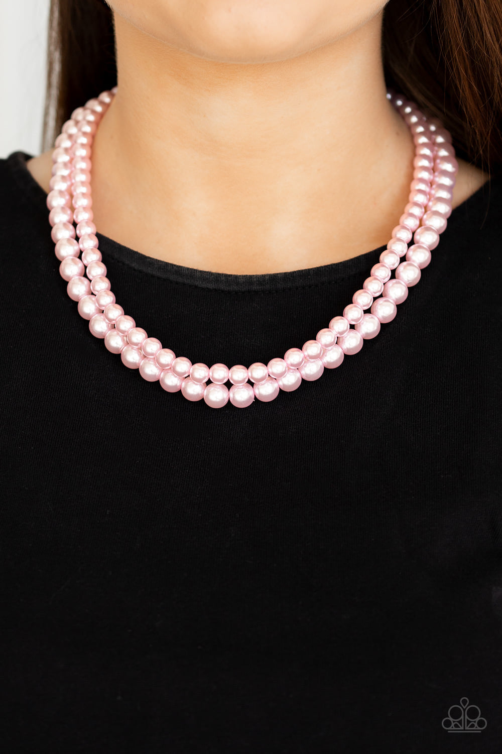 Women of pink short choker necklace