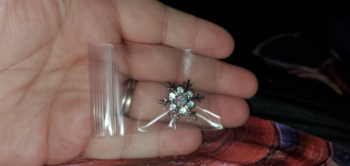 Snow flake short necklace iridescent snaps 18 mm