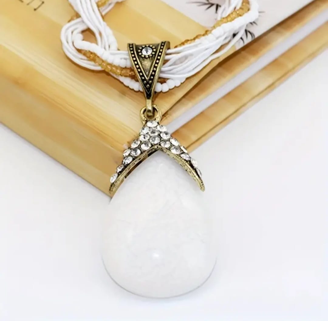 fancy white peacock short necklace 2202