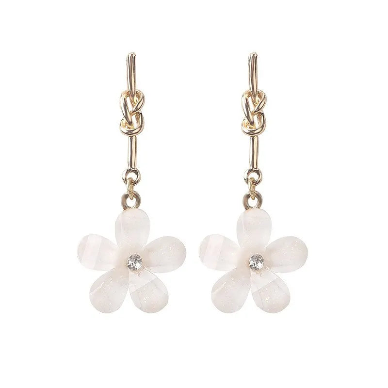 White flower earrings 6358