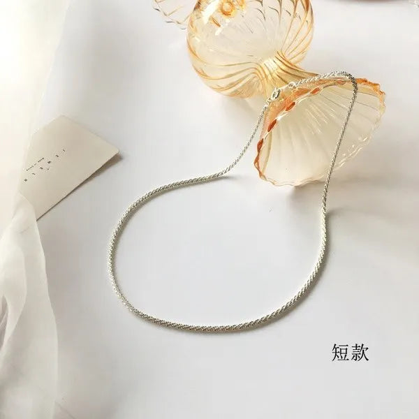 Shimmer white short necklace