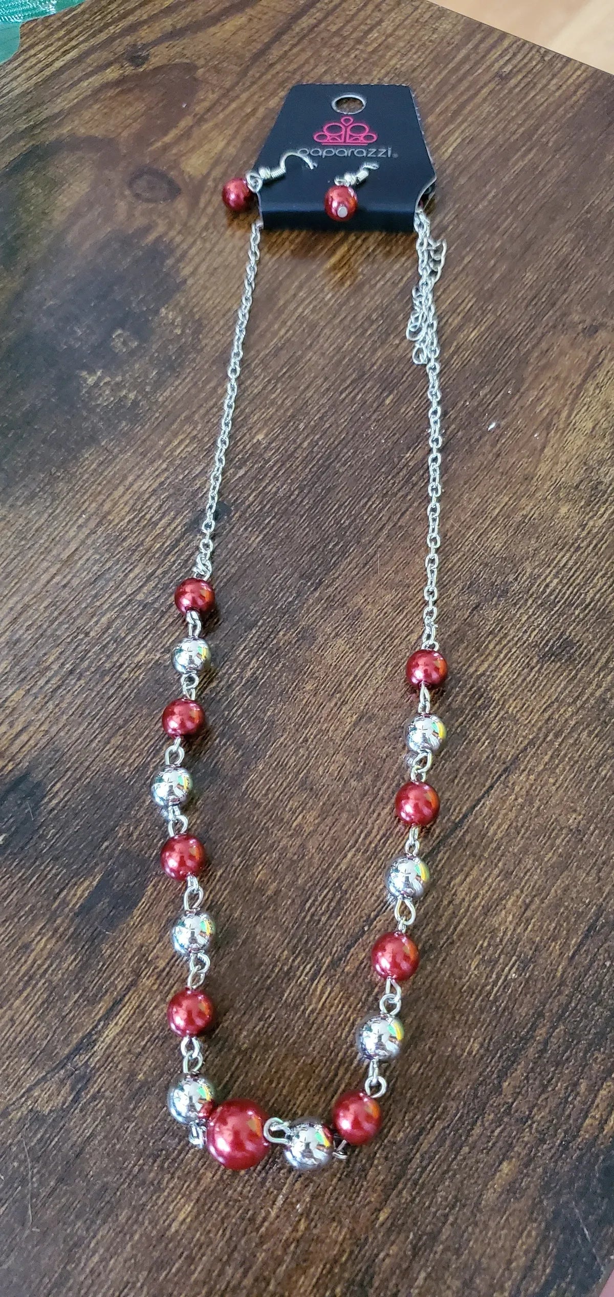 Romantic short red necklace