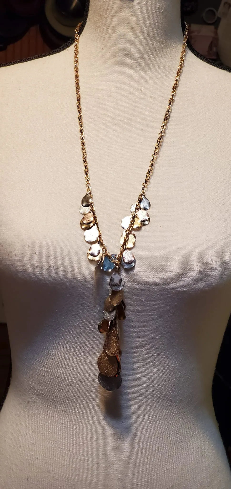 Shellin y long necklace