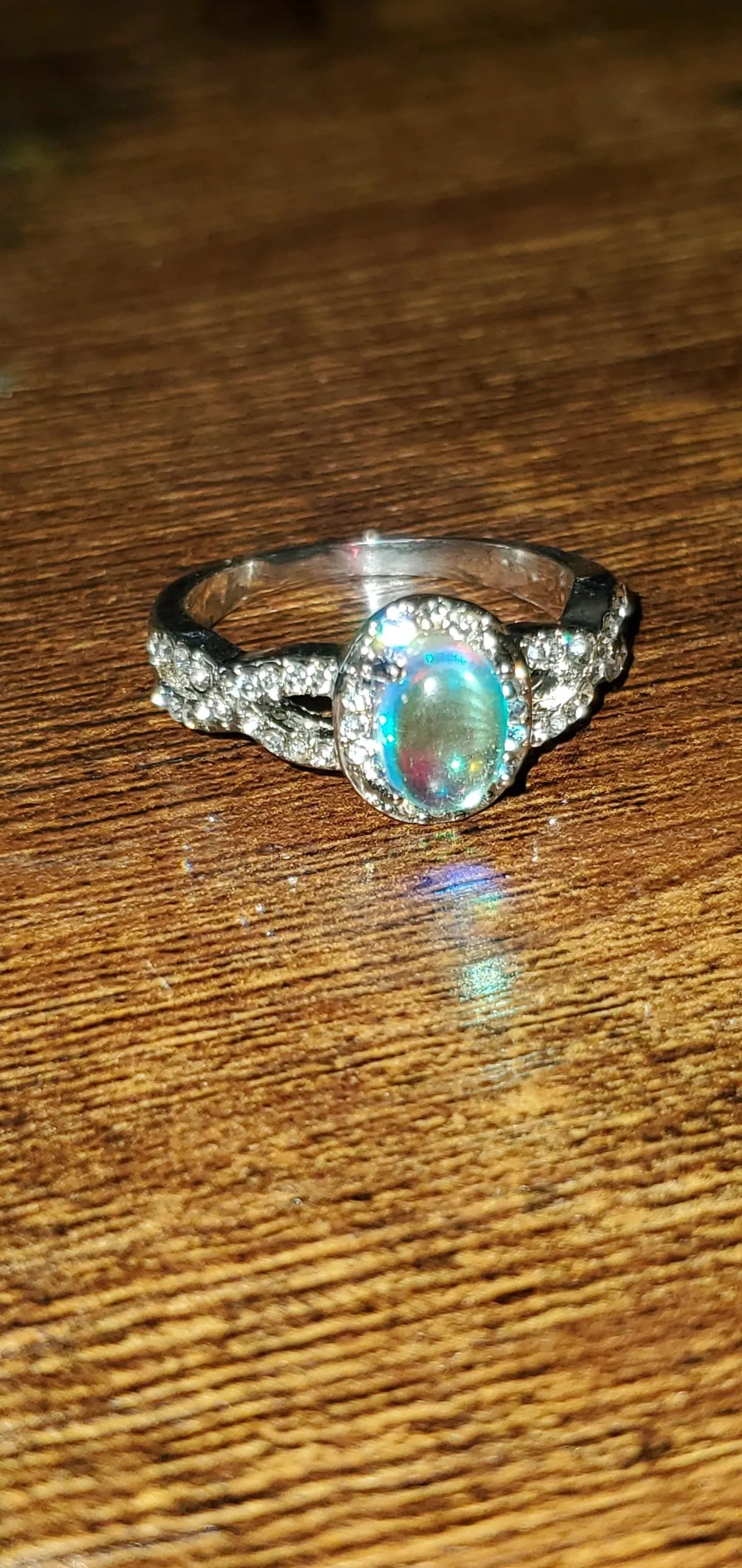 Gloss glow white band ring sz 9