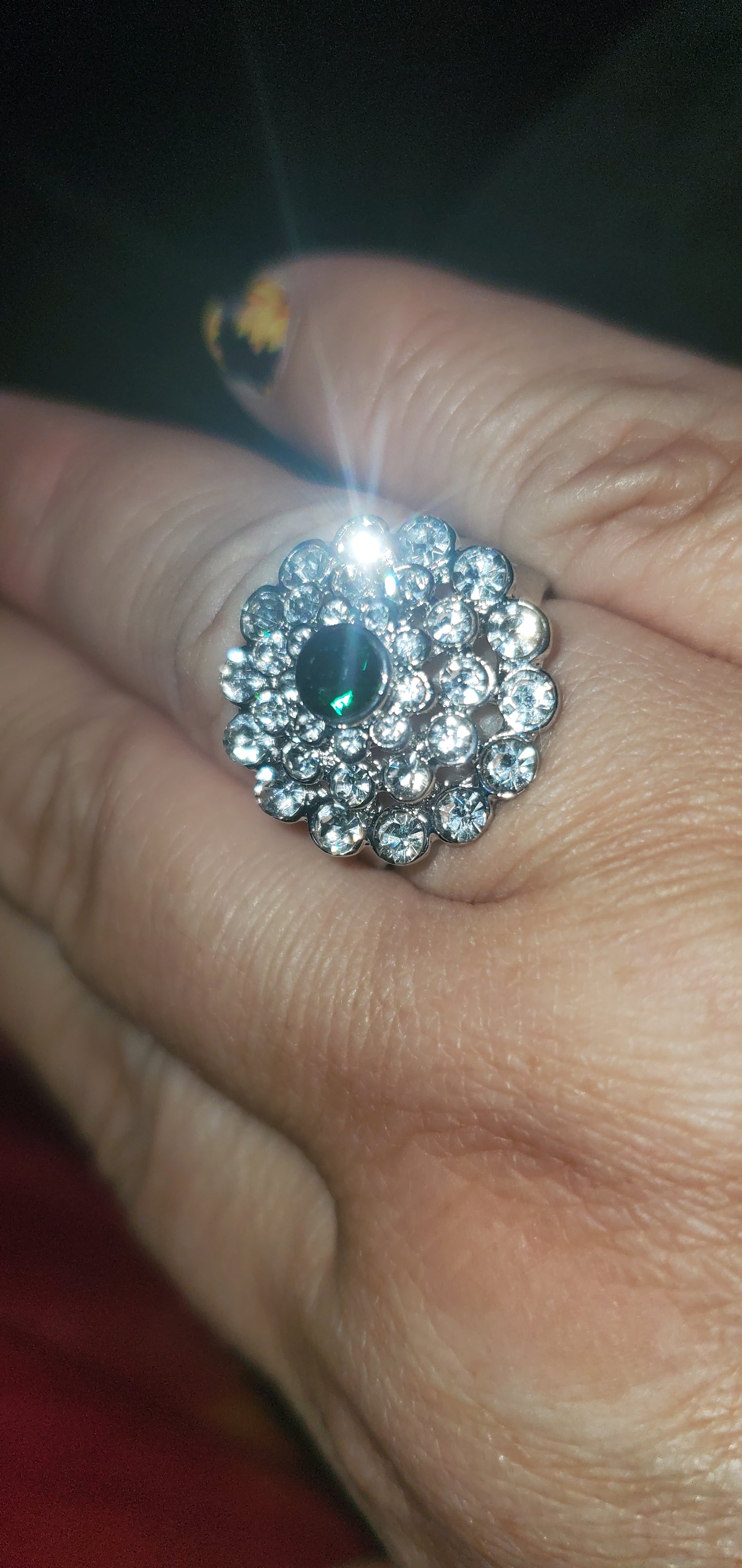 Emerald green flower short ring