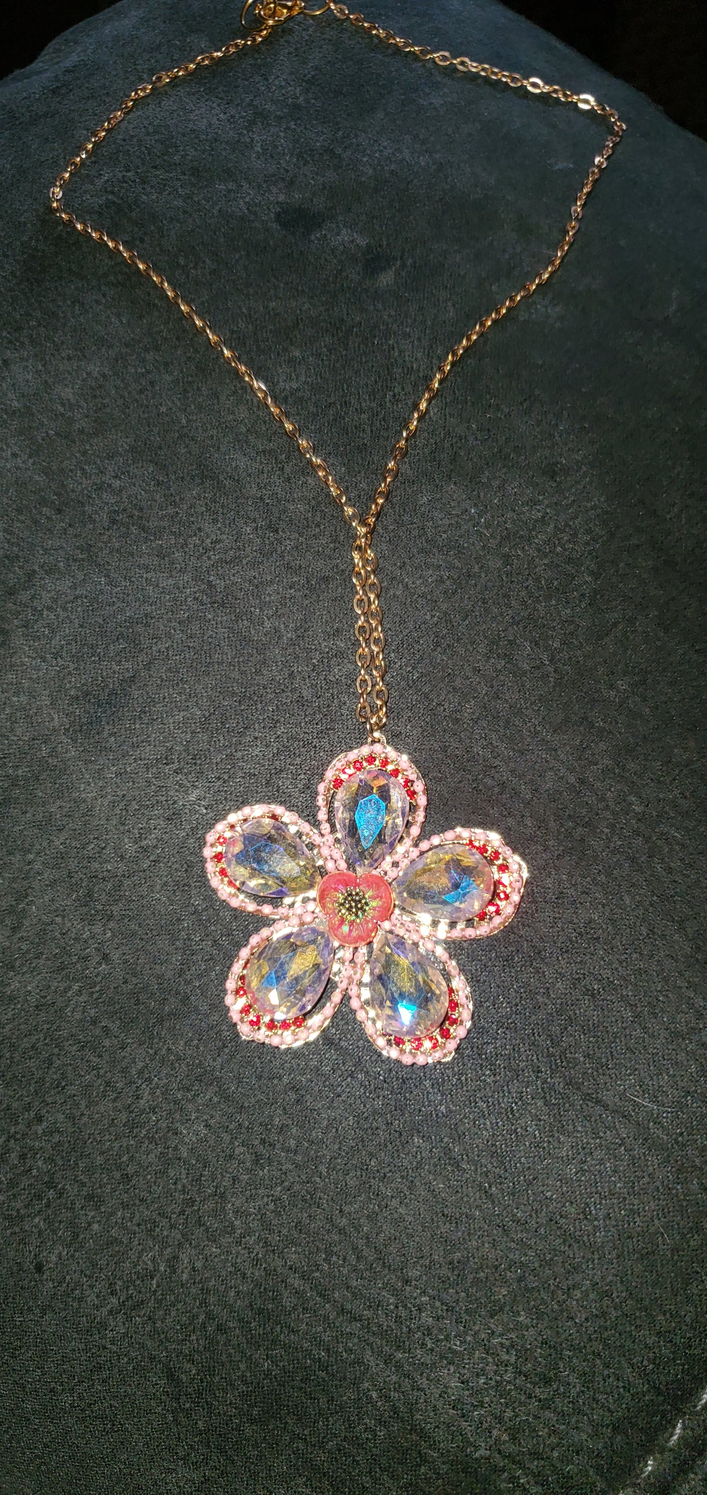 iridescent Flower short necklace