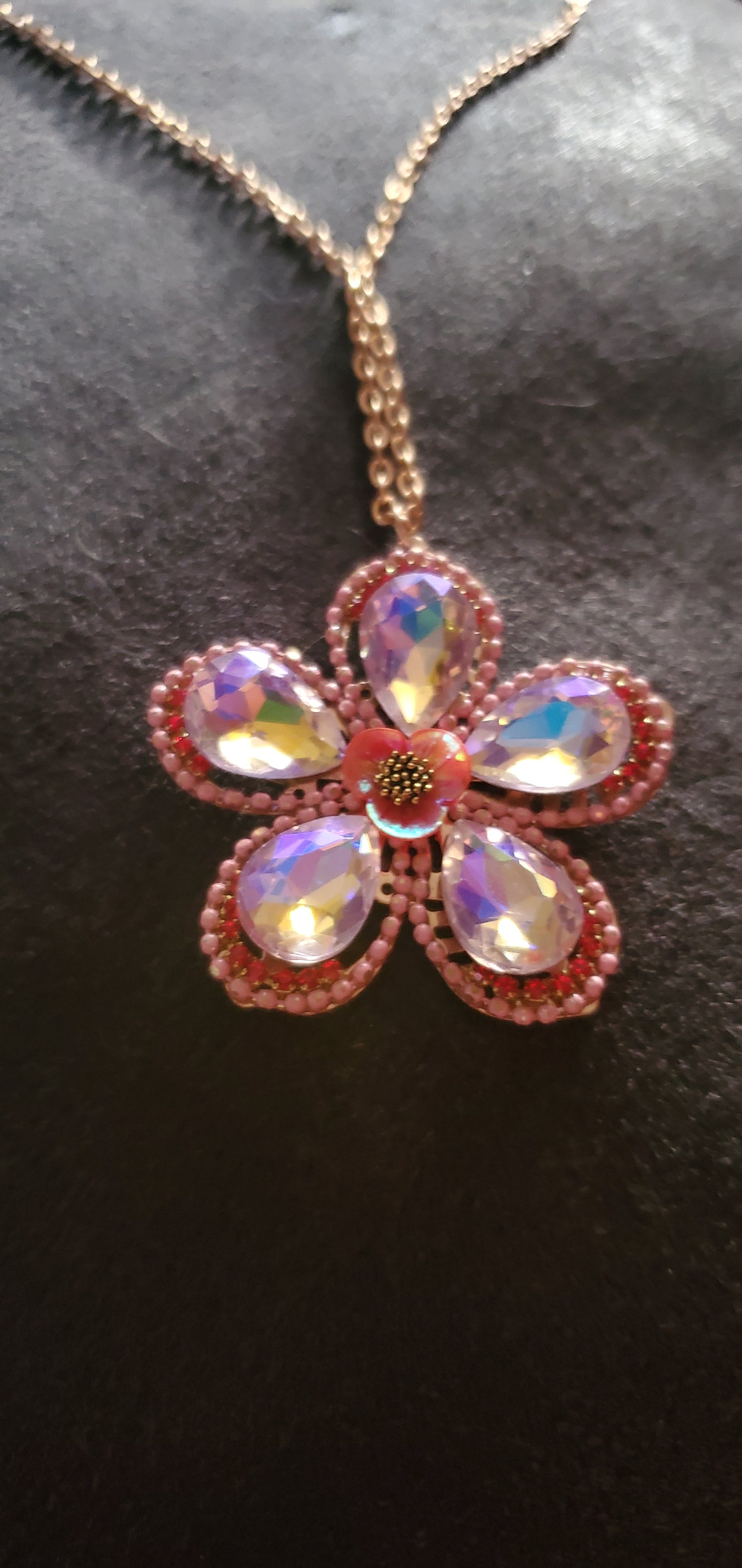 iridescent Flower short necklace