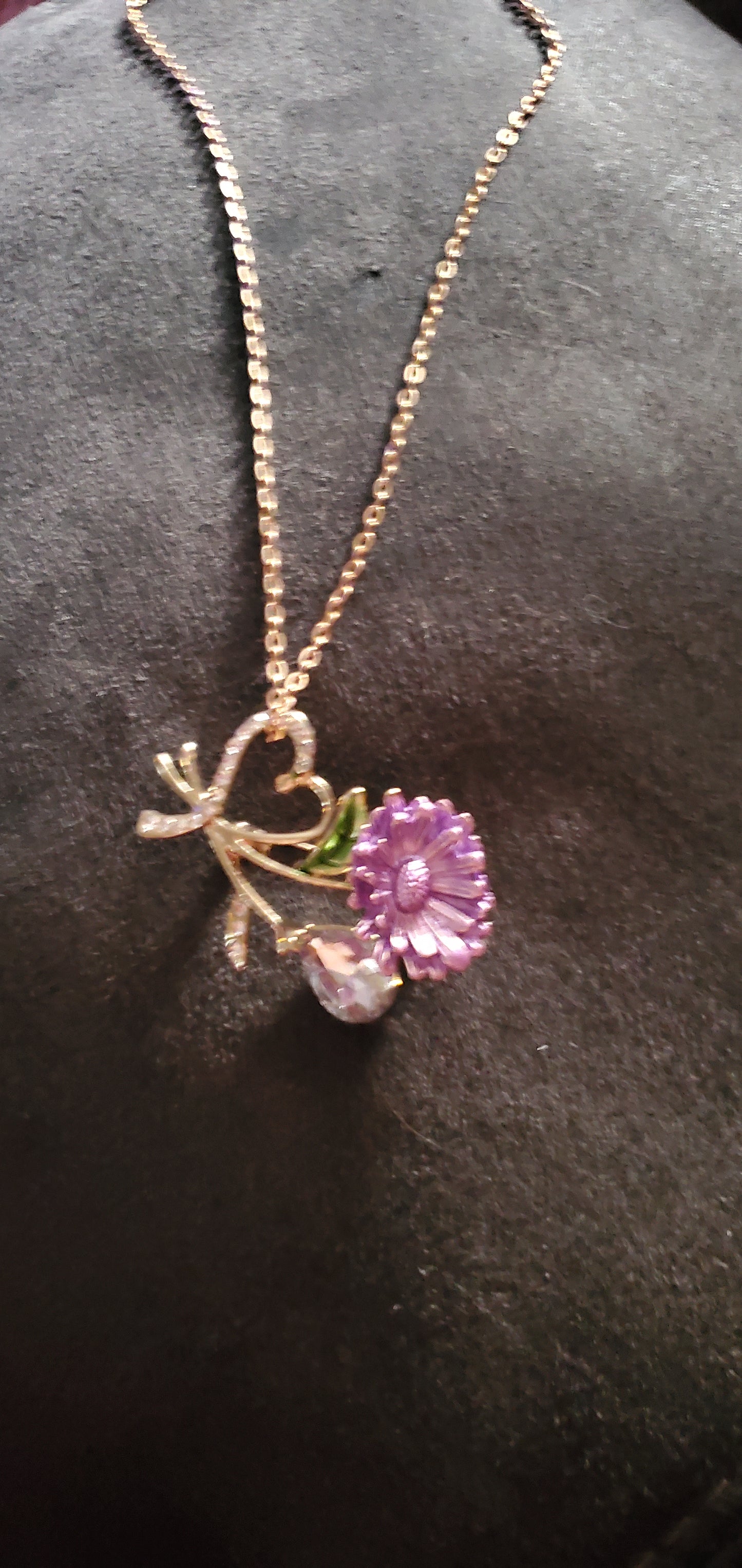 Purple lily flower short necklace