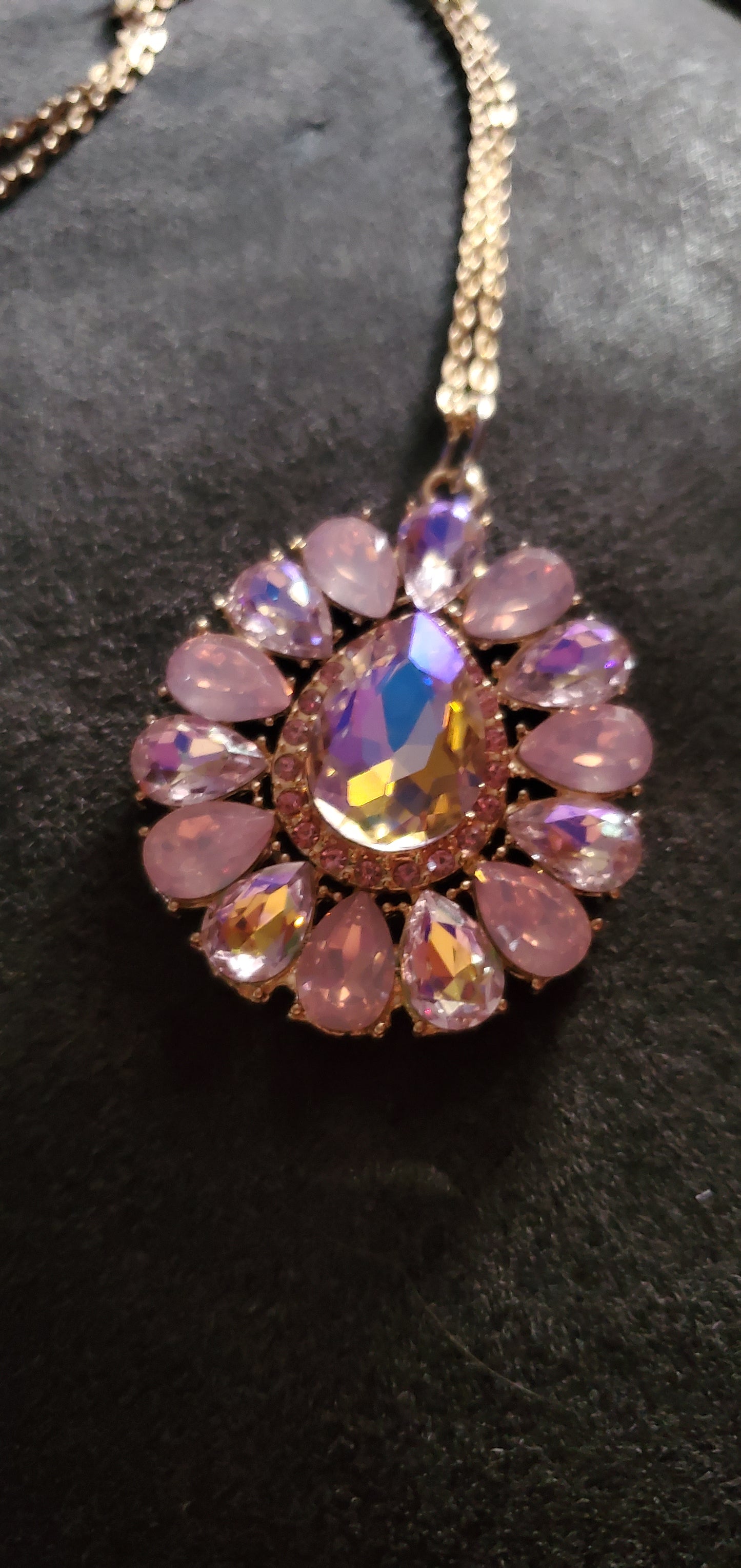 Oil on top flower shimmer short necklace