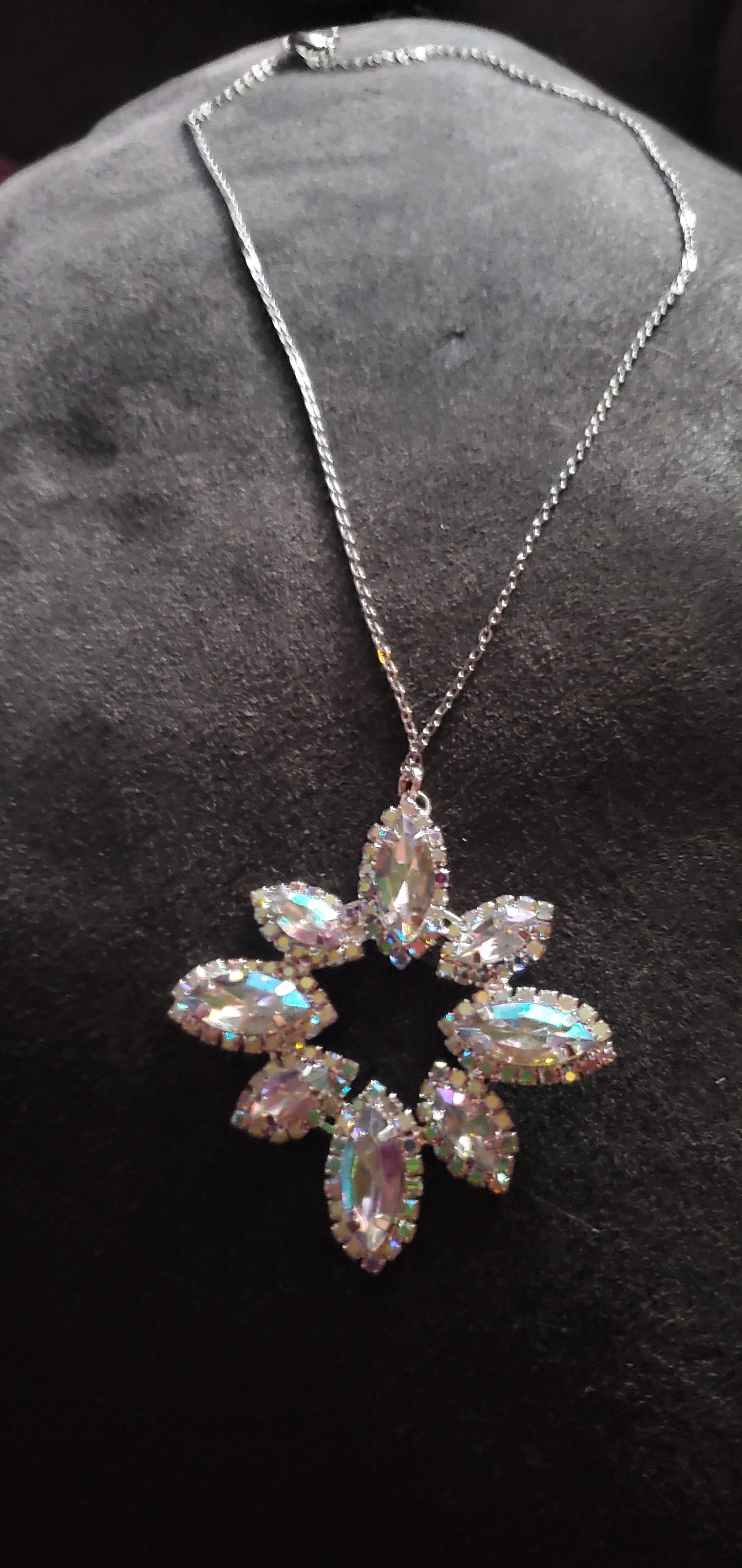 My iridescent star short necklace