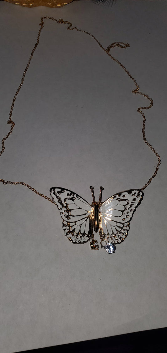 The white butterfly gold short necklace 106xx