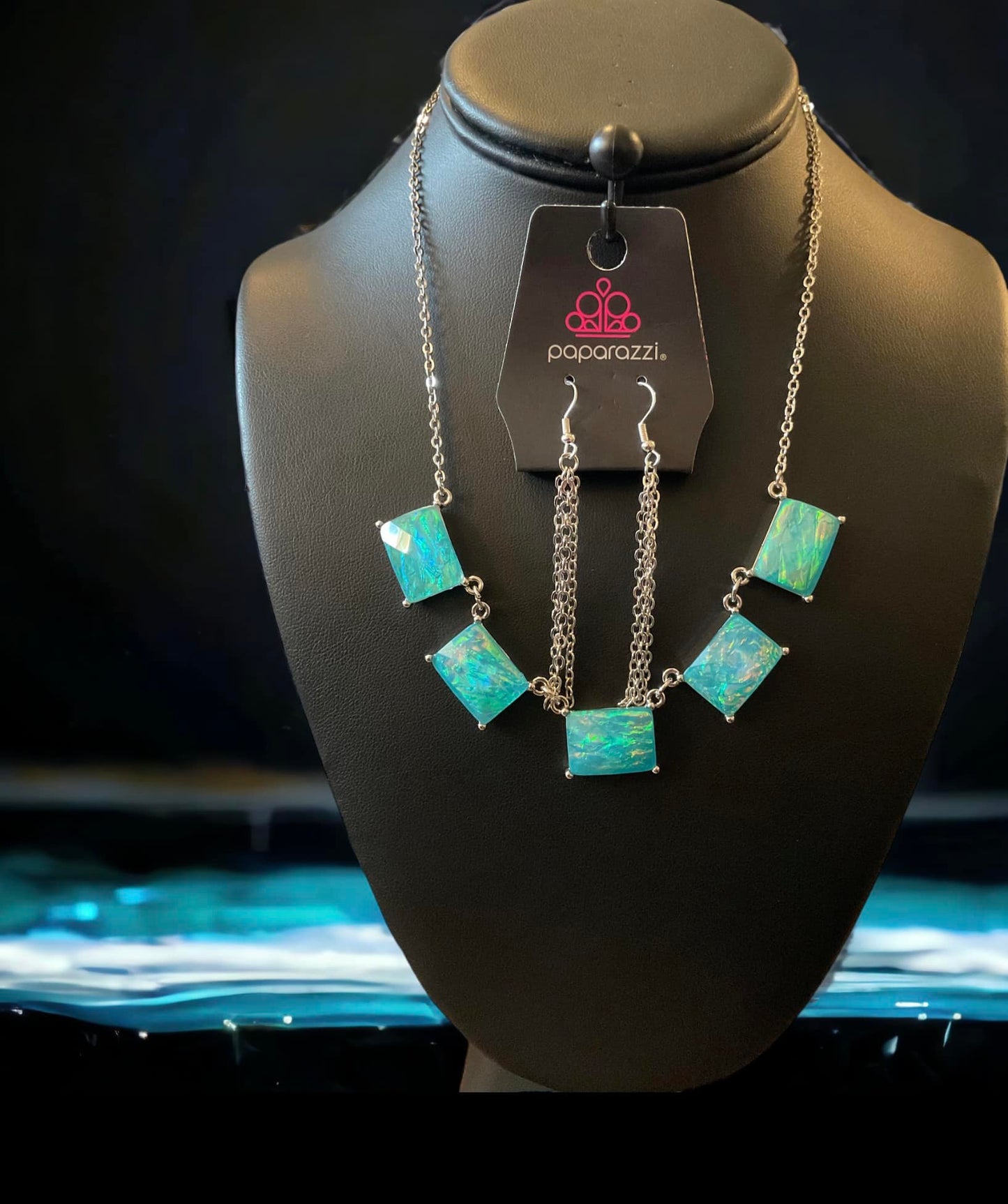 Opalescent Oblivion - Blue green short Necklace papa iridescent