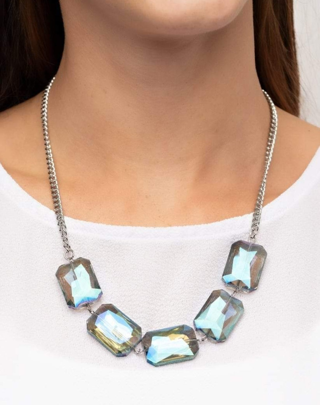 heard it Blue Short iridescent gold or blue necklace 126xx