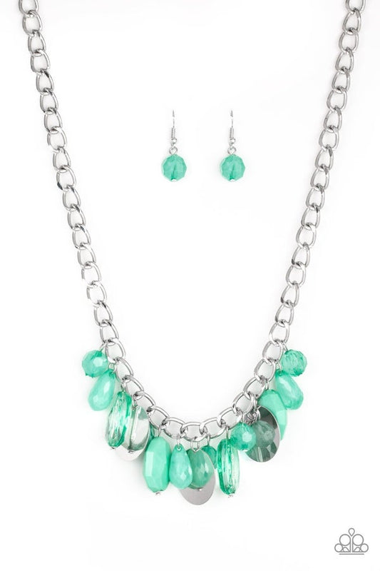 Treasure Shores. Green short necklace papa