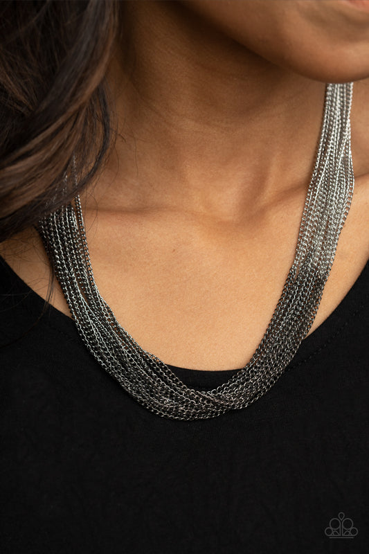 Metallic Merger - Black short necklace papa