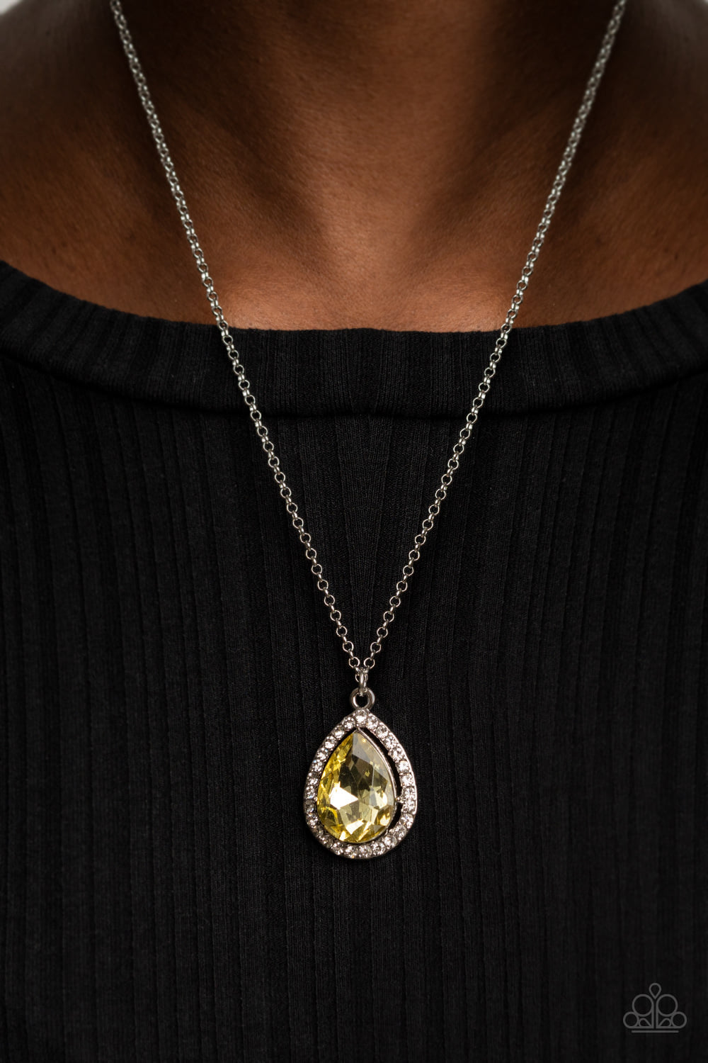 duchess blue yellow short necklace