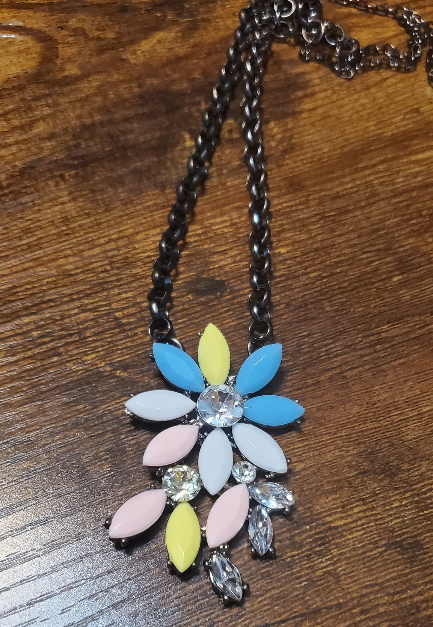 Jump into spring multi short necklace