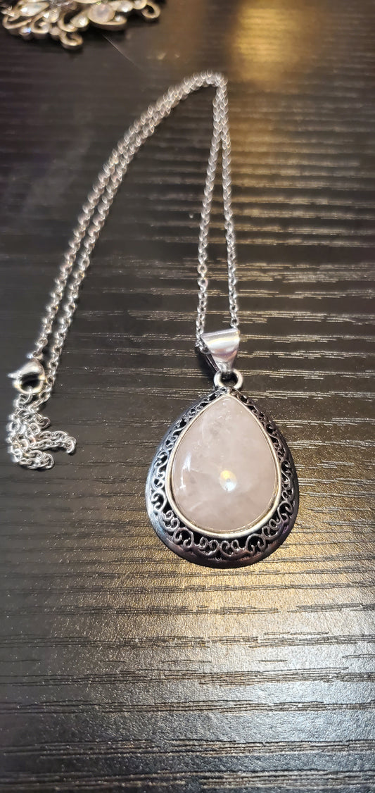 rose quartz short pink necklace