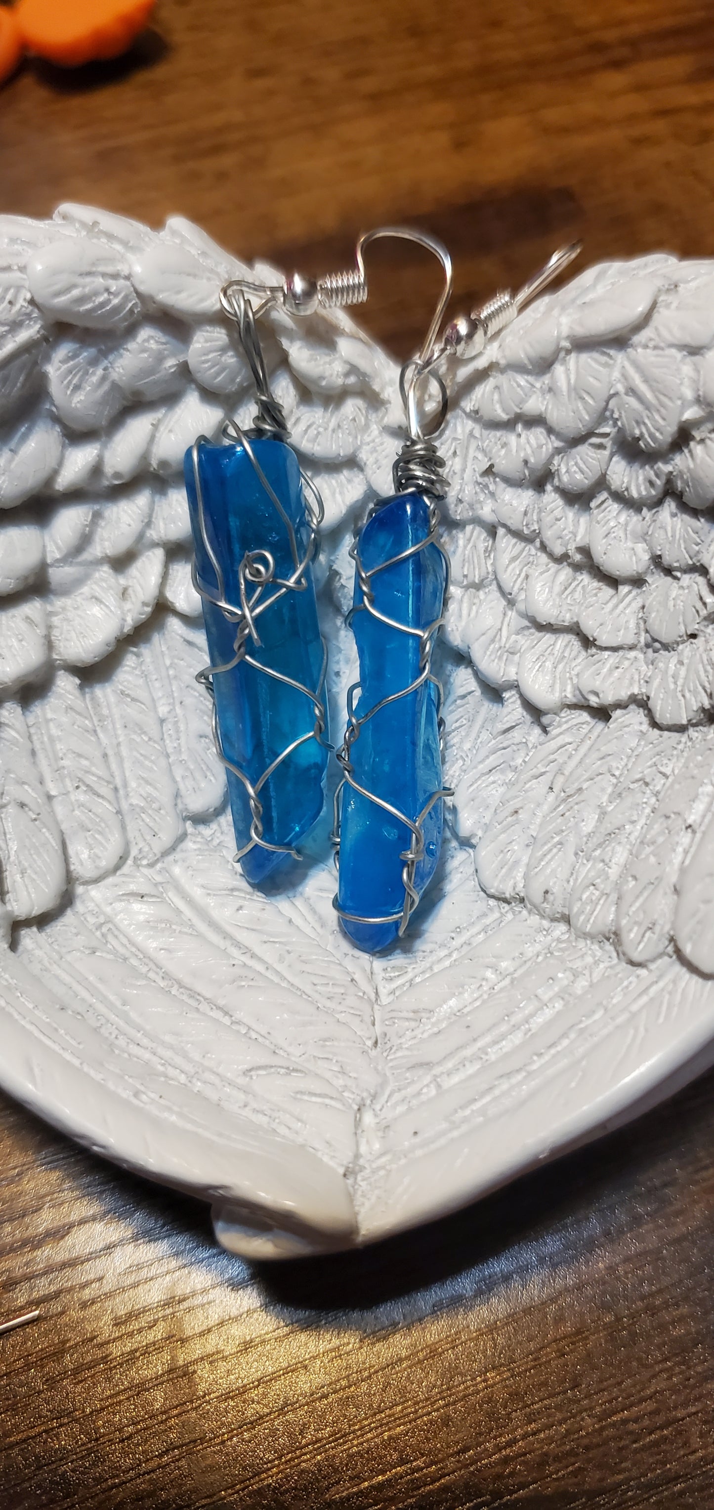 Blue shocking iridescent earrings short necklace set