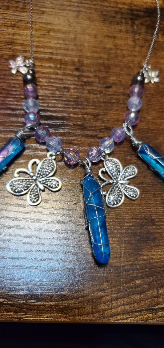 Fluttering butterfly blue only 1 time short necklace crystal