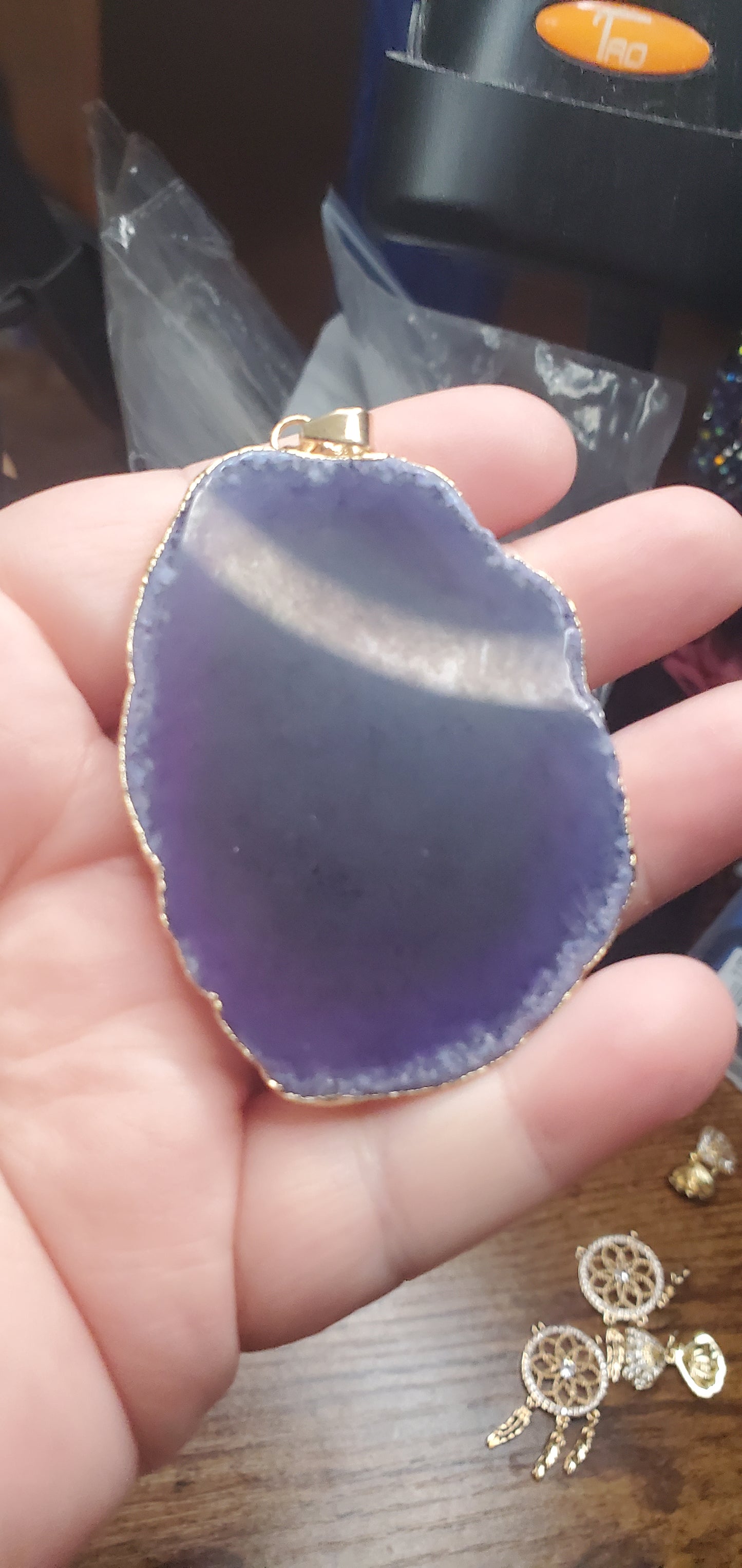 Agate slices purple blue and white short necklace