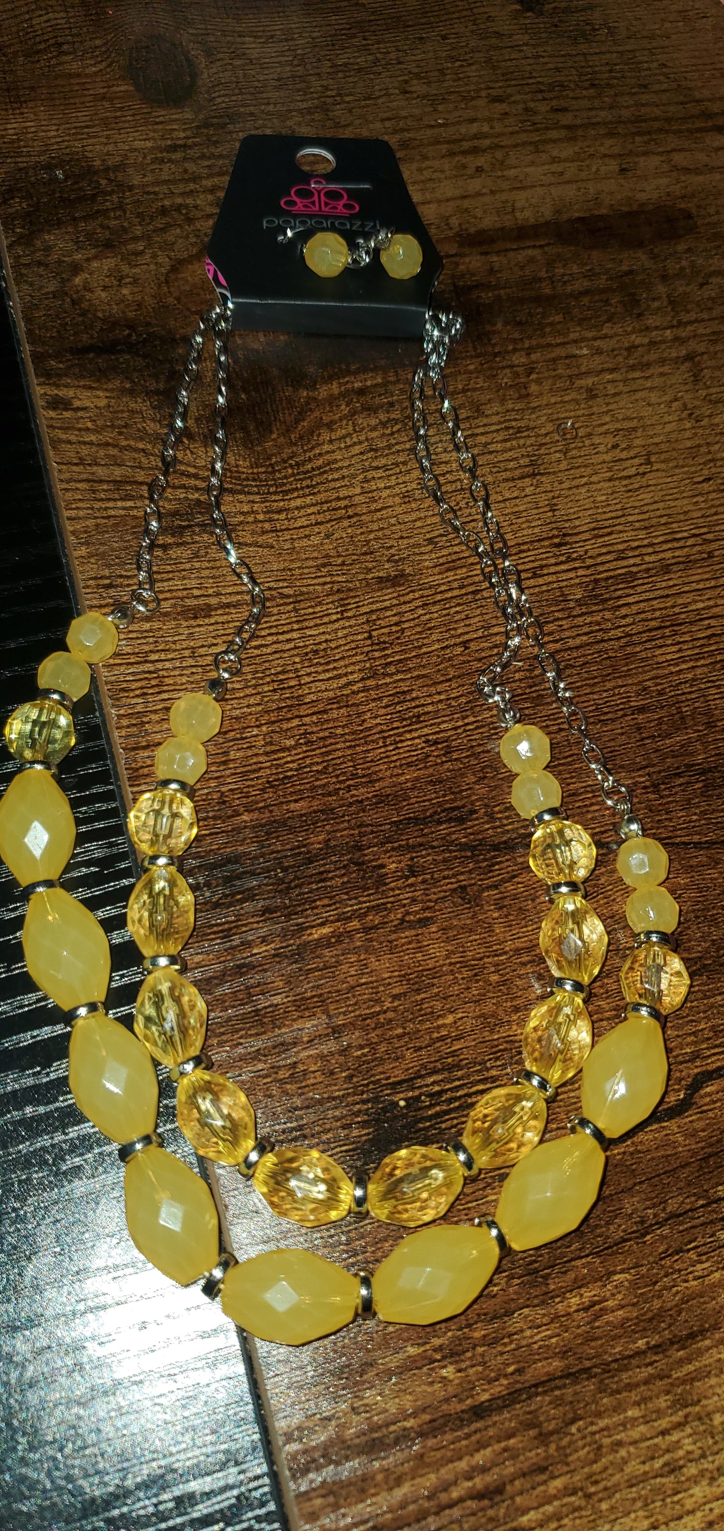 Double yellow short necklace