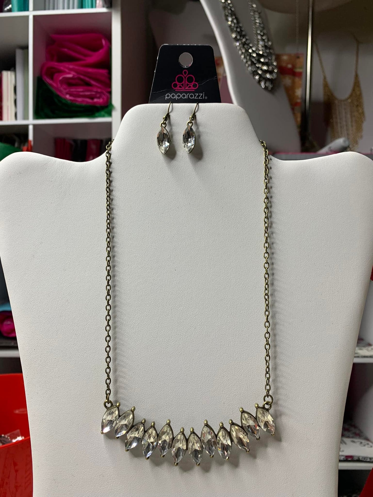 intensity brass short necklace set 110xx