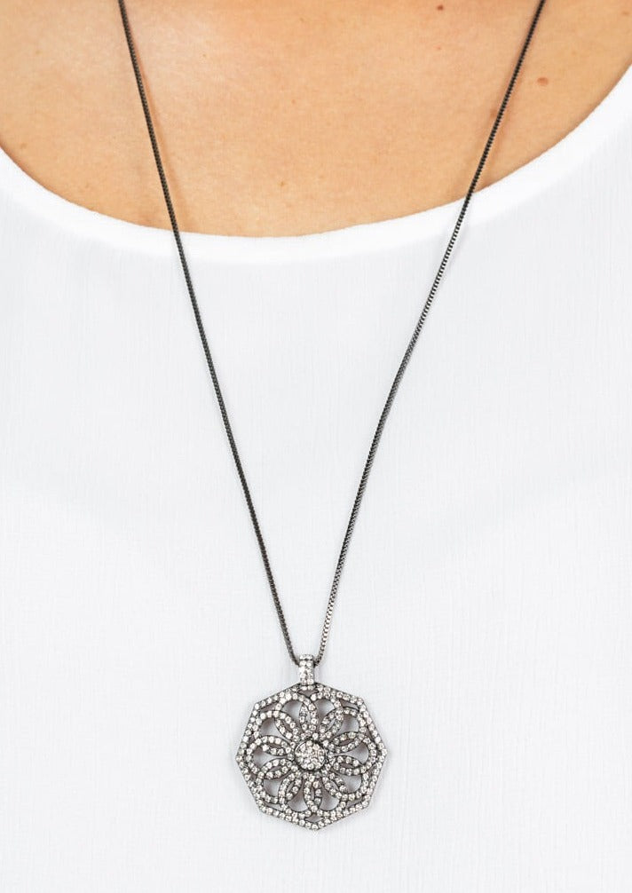 Botanical Bling - Black long necklace 300xx papa