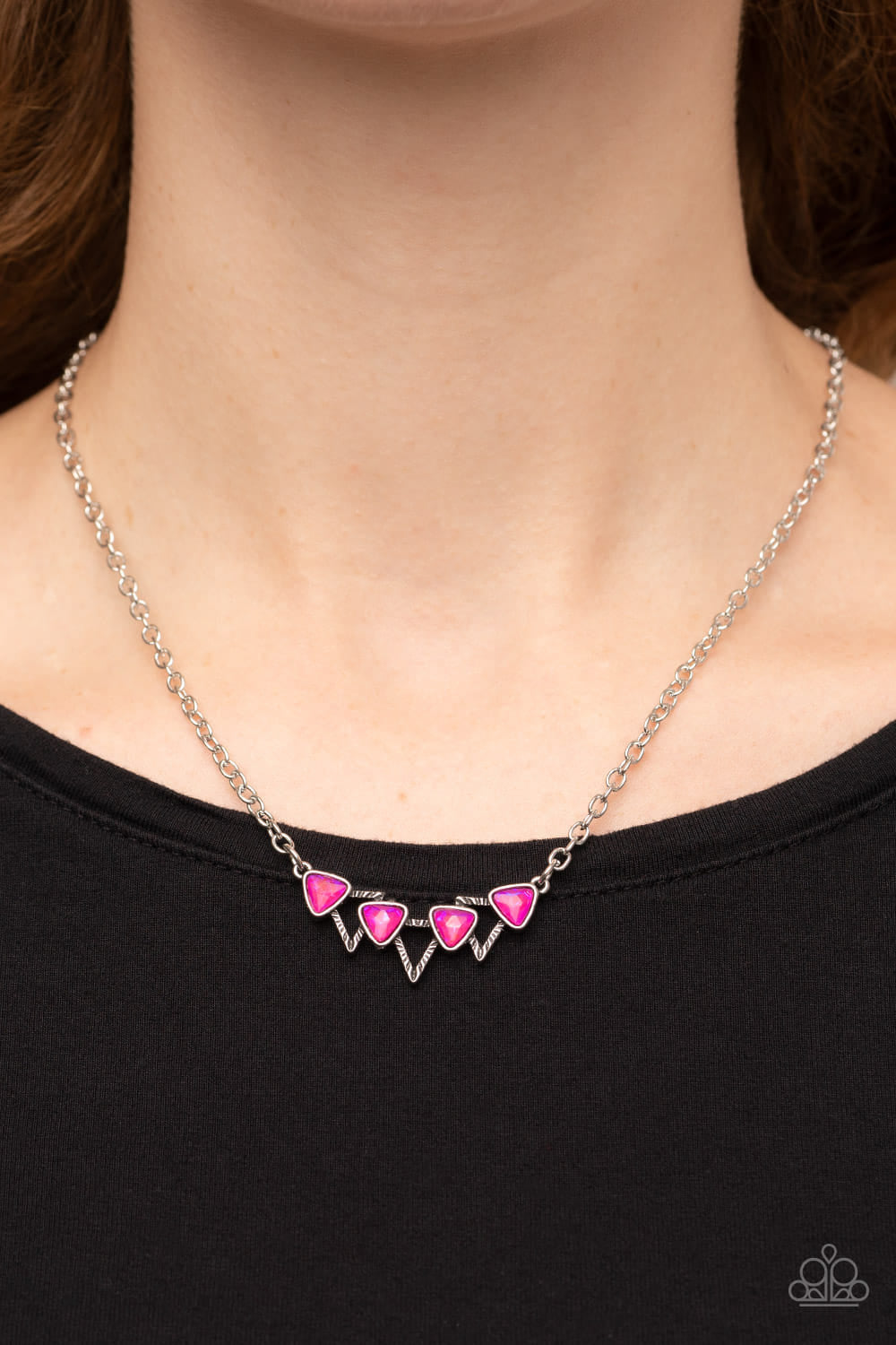 pyramid Prowl pink  blue short necklace