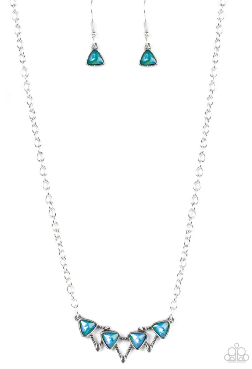 pyramid Prowl pink  blue short necklace