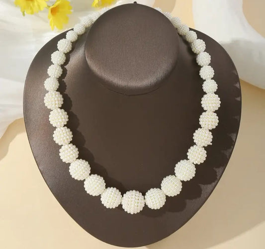 Statement pearls white short necklace 2897