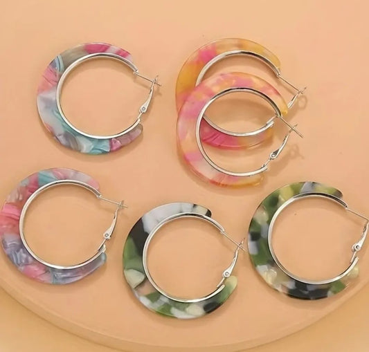 multiple Gold hoop earrings lever 6323