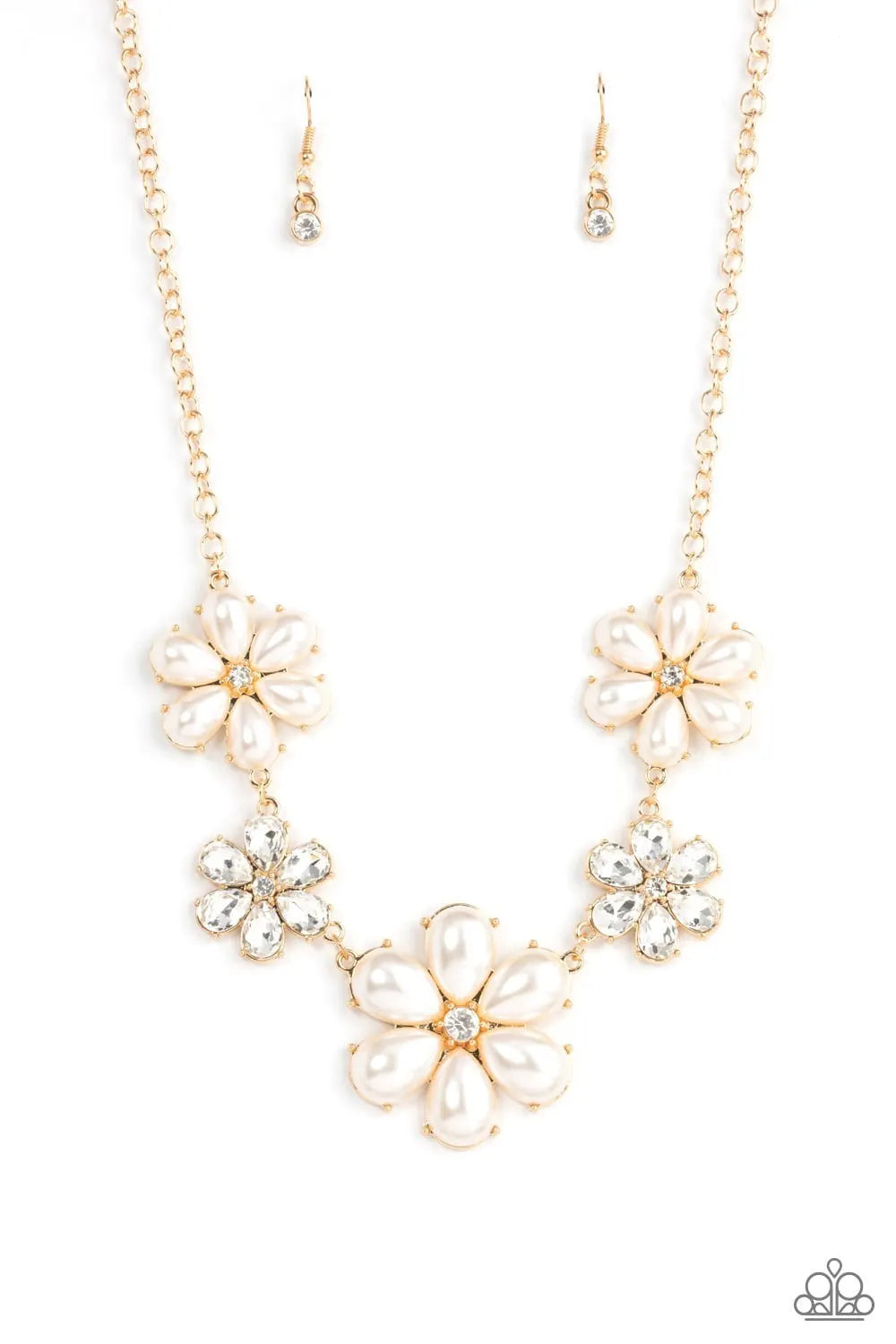 Fiercely Flowering white short necklace