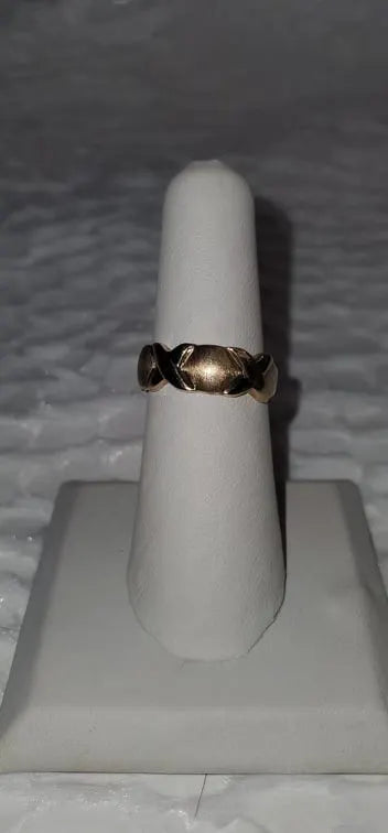 Gold oath ring 10k band sz 8 mom