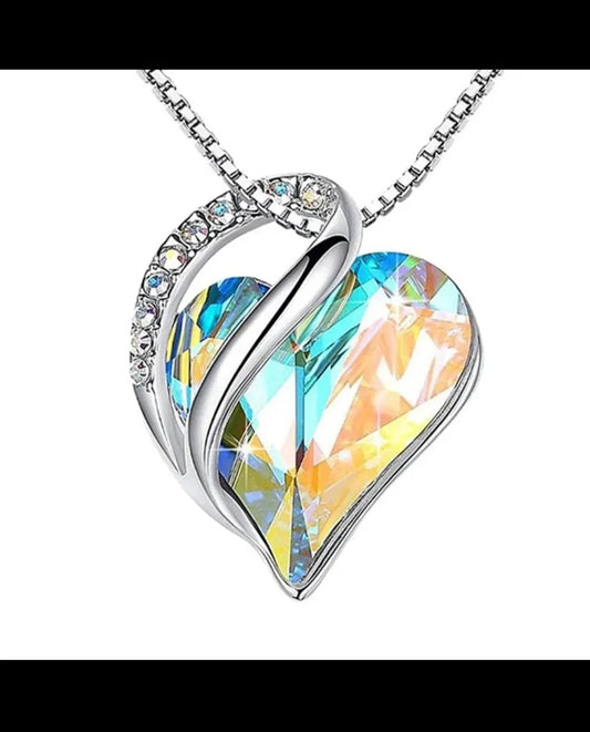 Heart iridescent short necklace