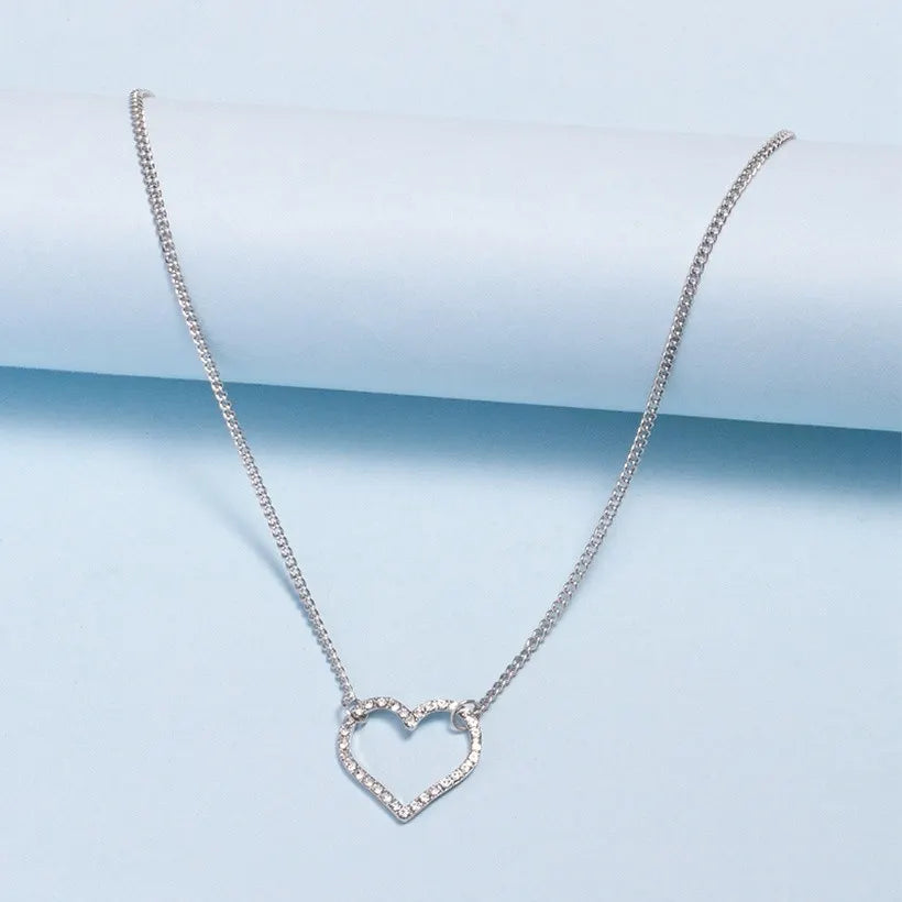 Hollow heart white short necklace