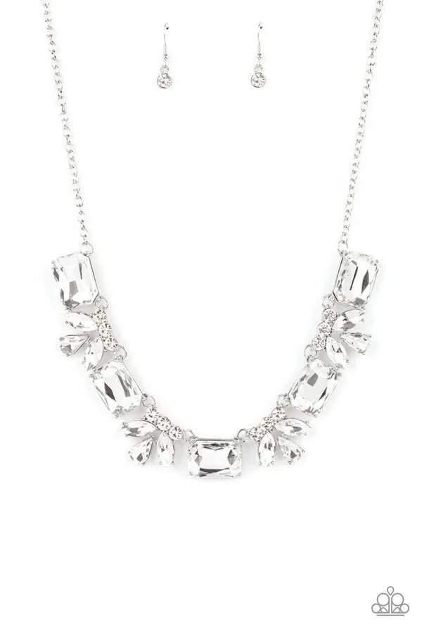 Light As HEIR - White short necklace papa