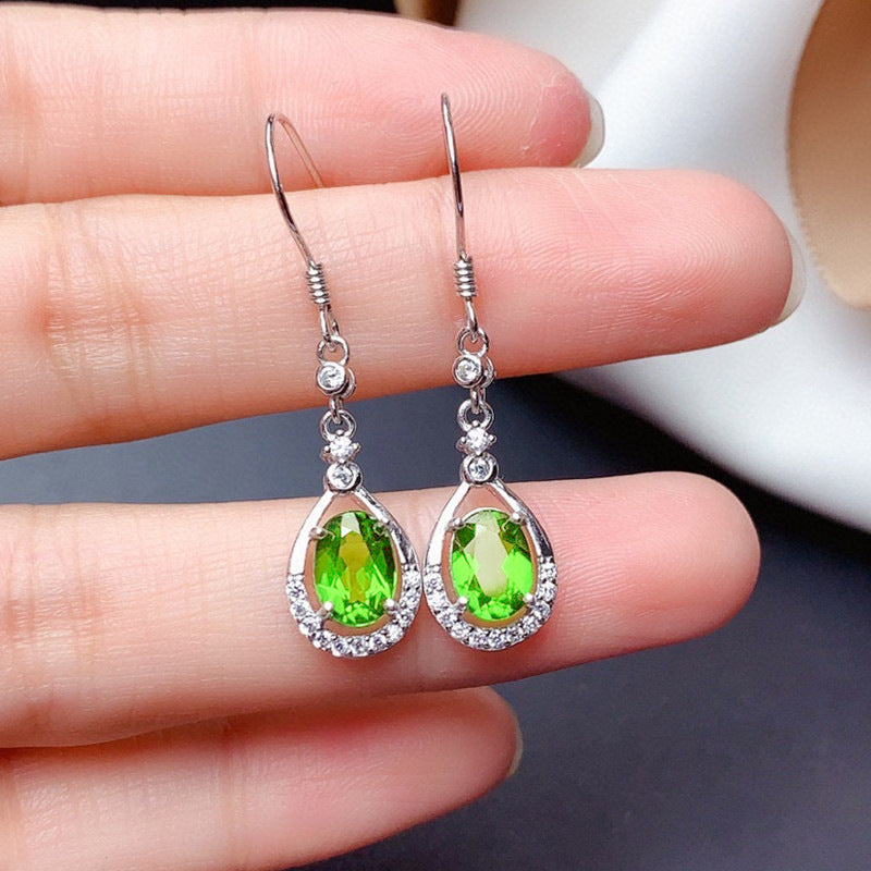 Peridot green earrings 3642