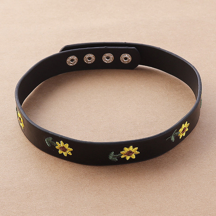 Leather choker butterfly or daisy 4645