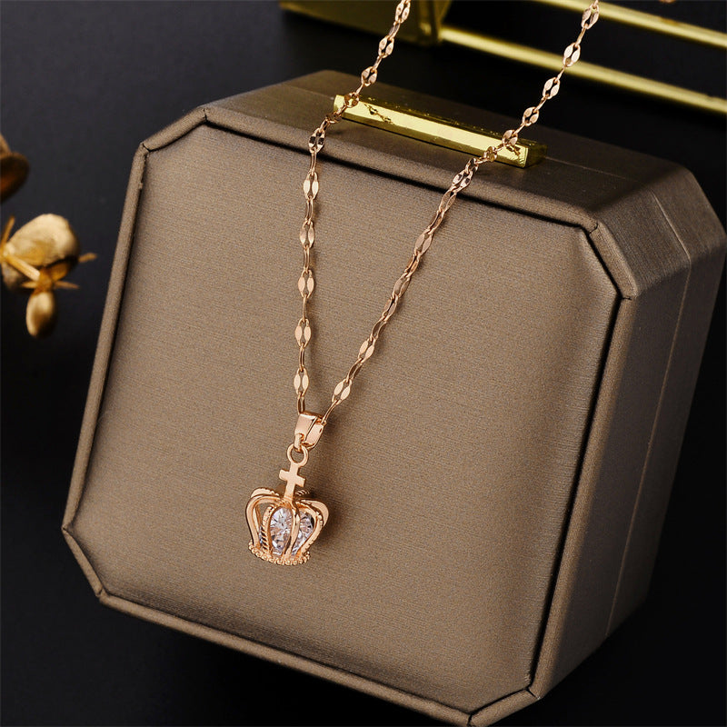 The Queens crown gold short necklace 7752