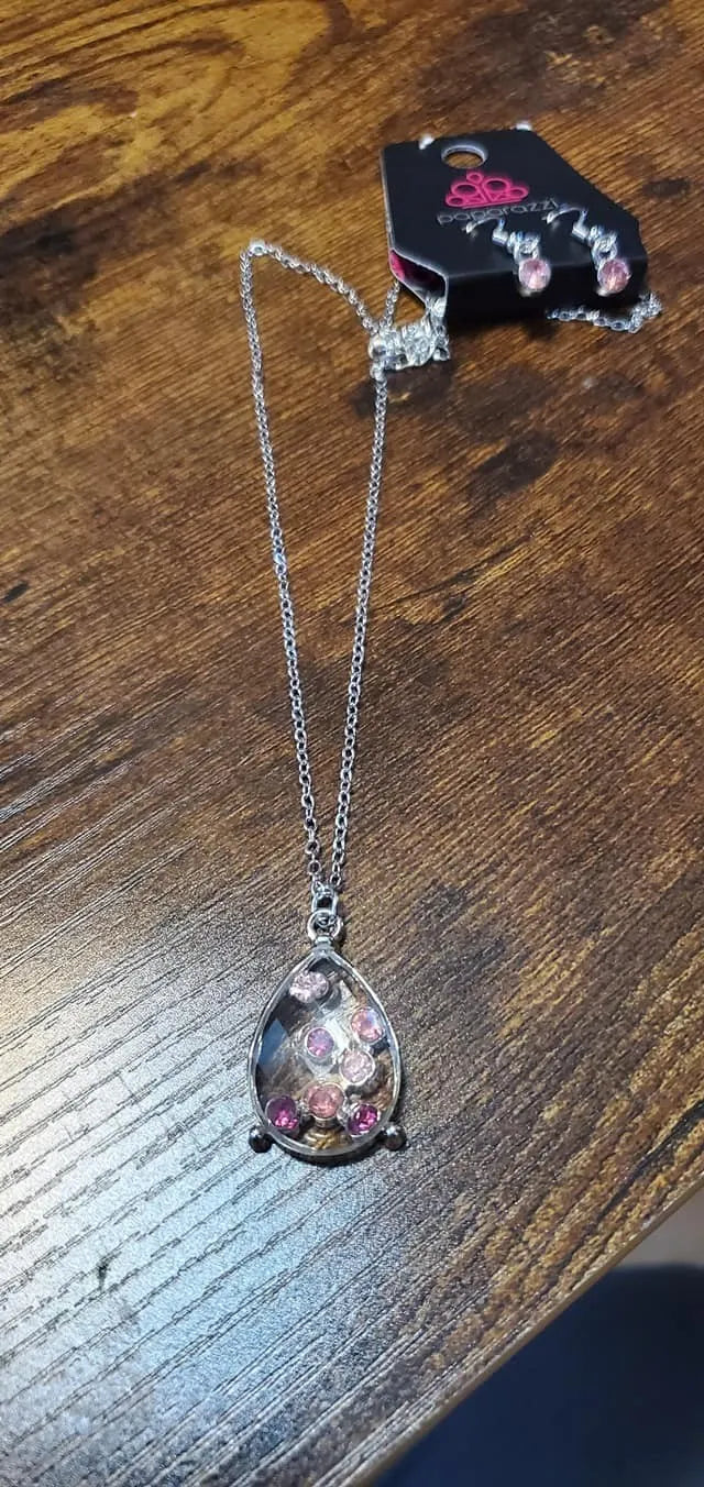 Stormy Shimmer - Pink short necklace papa