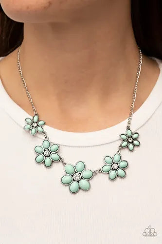 Prairie Party - Green orange short necklace