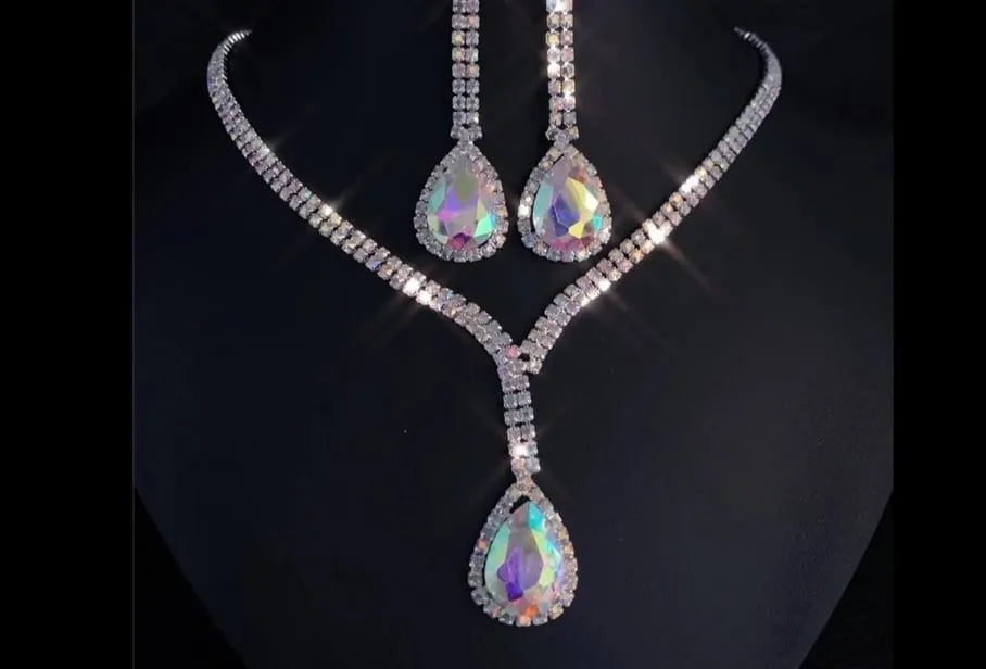 luxury iridescent short necklace set