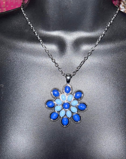 Flower time long blue necklace