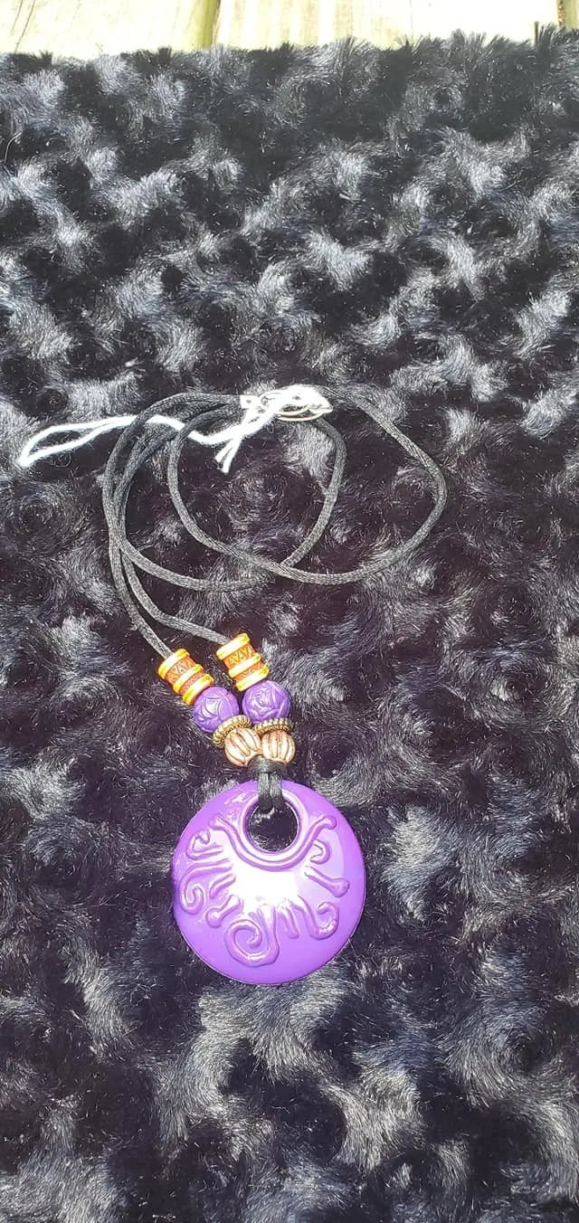 Life 's purple wood short necklace