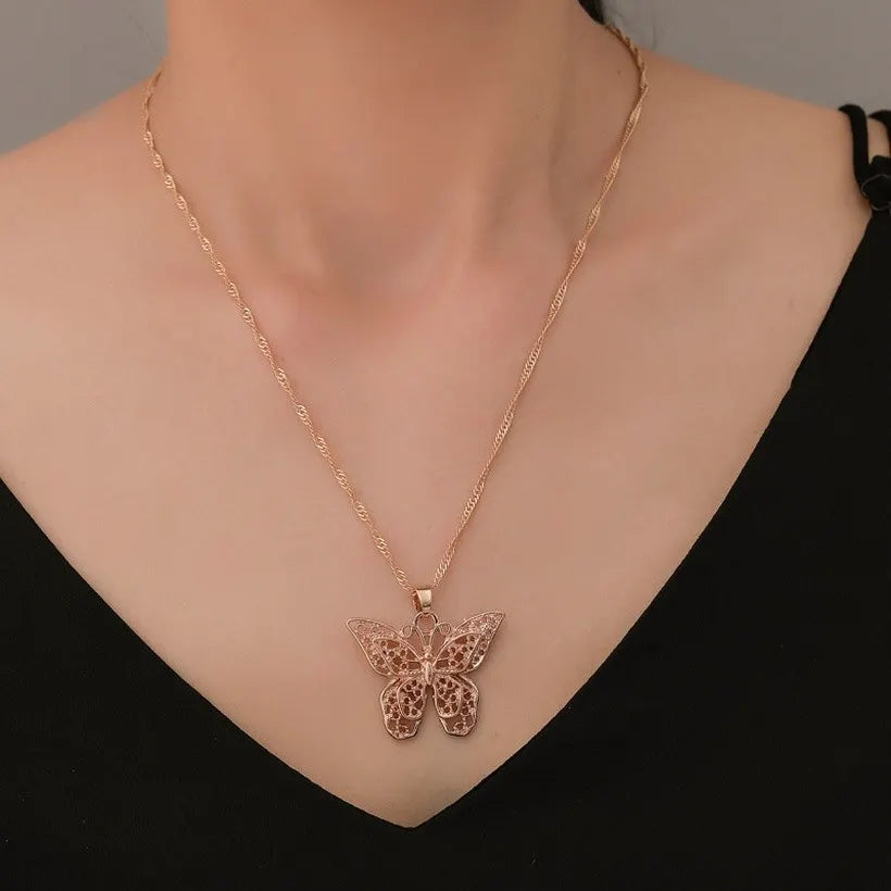 2d Fluttering butterfly  gold necklace 8696