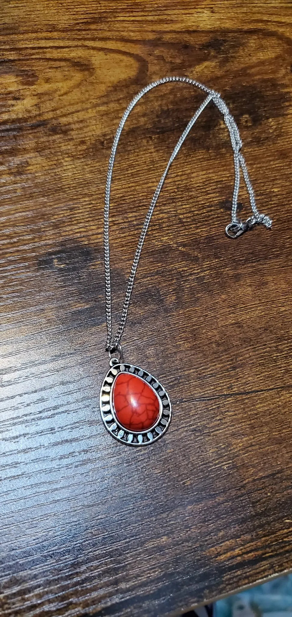 Stone at red short necklace