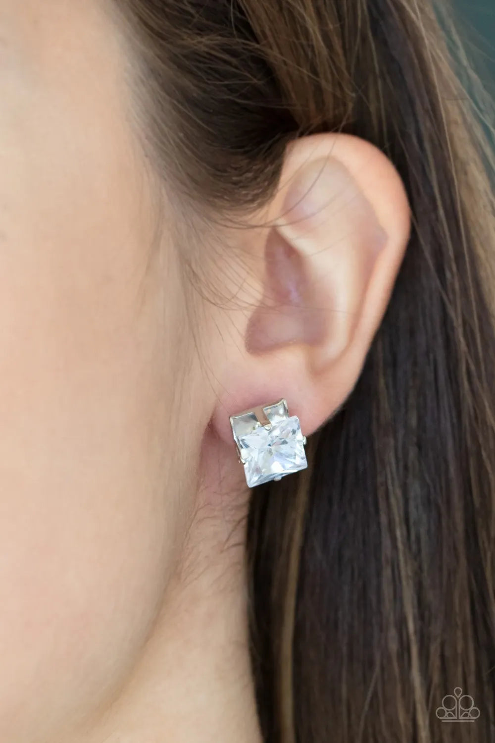 Times Square Timeless - White stud post earrings	iridescent